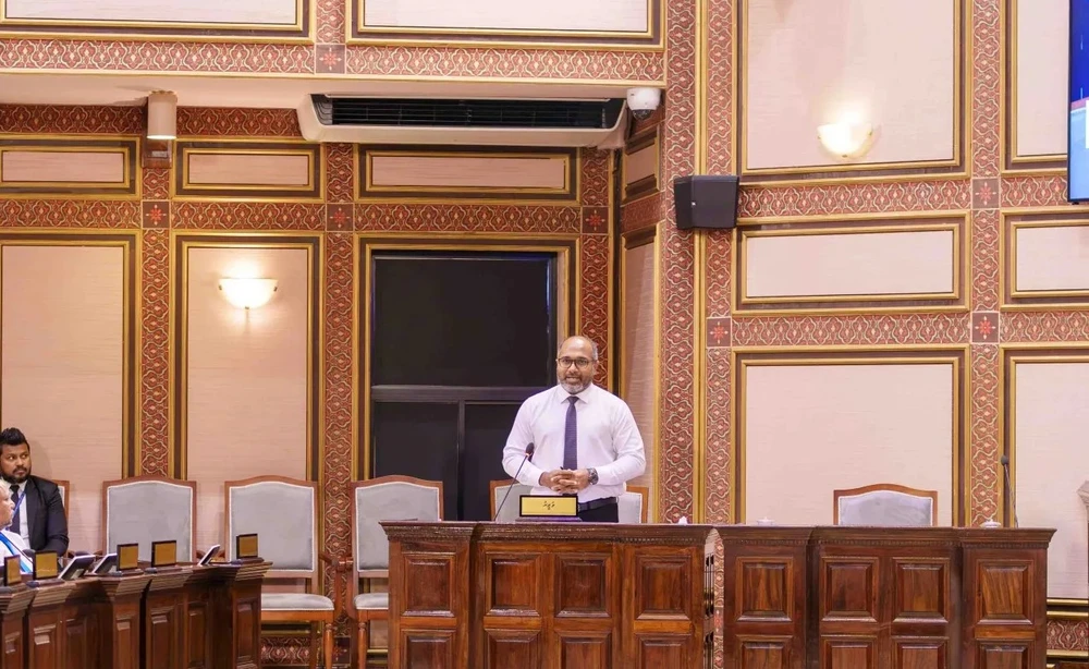 އެންމެ ޓްރެފިކް ބާރުބޮޑުވާ ވަގުތު މަޖީދީ މަގު ބަންދުކޮށްގެން ރޭގަނޑު މުޒާހަރާ ކުރުމުގެ ހުއްދަ ނުދެވޭނެ ކަމަށް ހޯމް މިނިސްޓަރު އަލީ އިހުސާން ވިދާޅުވެއްޖެ