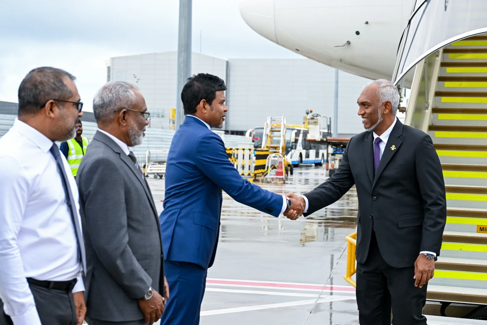 ރައީސުލްޖުމްހޫރިއްޔާ އިނގިރޭސިވިލާތަށް ކުރެއްވި ދަތުރުފުޅު ނިންމަވާލެއްވުމަށްފަހު މާލެ ވަޑައިގެންފި