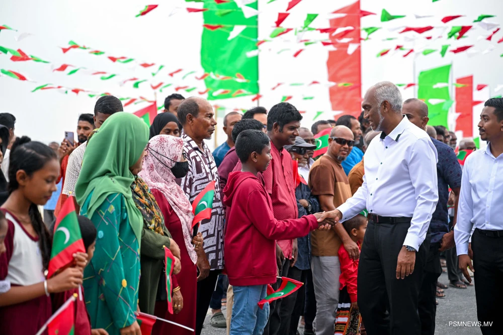 ށ. އަތޮޅަށް ކުރެއްވި ދަތުރުފުޅު ނިންމަވާލެއްވުމަށްފަހު ރައީސް މާލެވަޑައިގެންފި