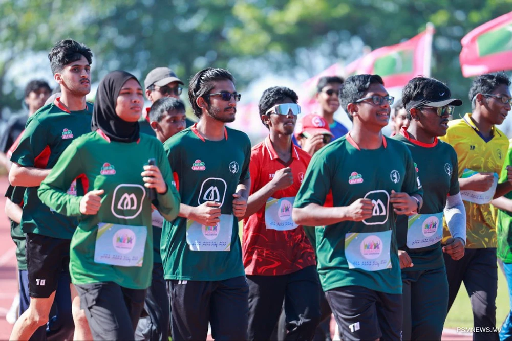 ނޭޝެނަލް ޓޯޗް ރަން: 18 ގަޑިއިރުތެރޭ 7000އަށްވުރެ ގިނަ މީހުން ދުވެފި