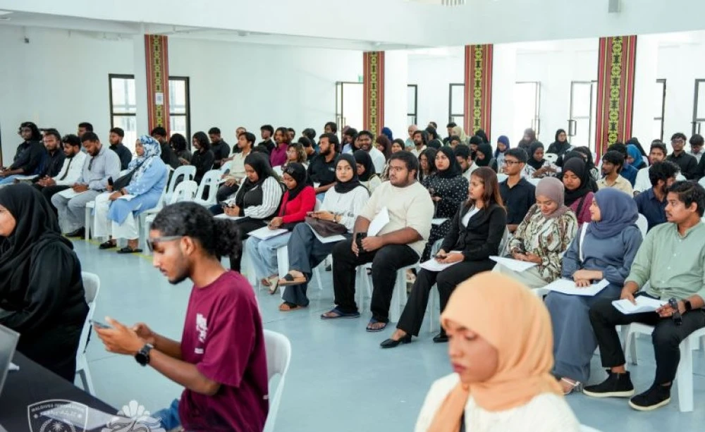 އިމިގްރޭޝަނުގެ 70 ވަޒީފާއަށް 600 އަށްވުރެ ގިނަ މީހުން ކުރިމަތިލައިފި!