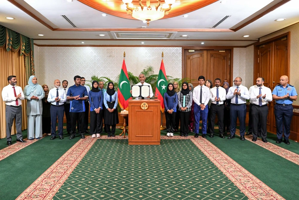 2007 ގެ ފަހުން އުފަންވި އެންމެނަށް ދުންފަތް މަނާކޮށްފި