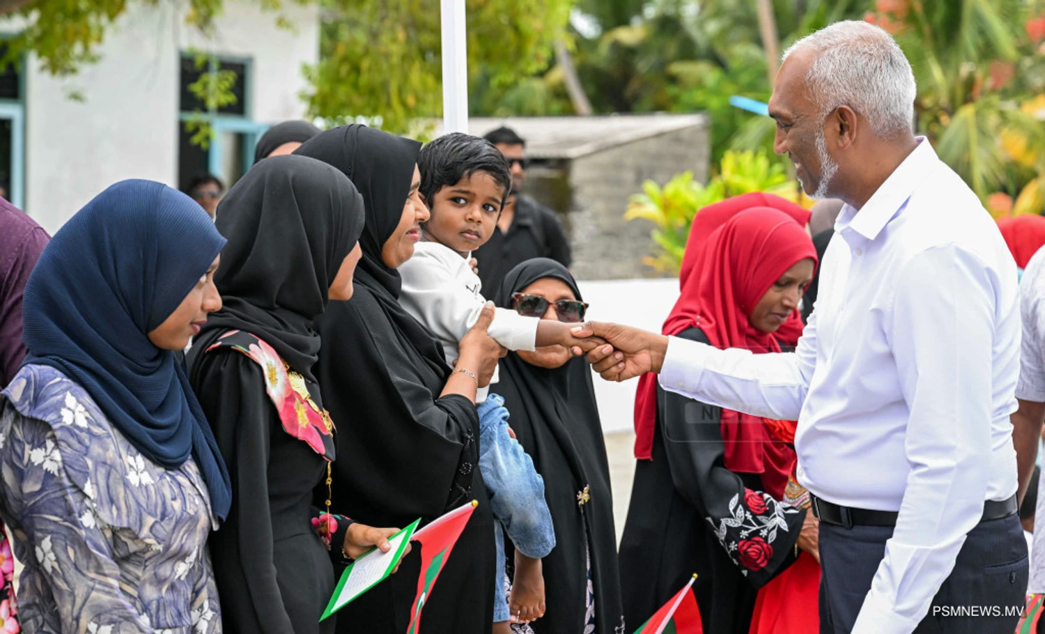 ލ. އަތޮޅުގެ 11 ރަށަކަށް ކުރެއްވި ދަތުރުފުޅު ނިންމަވާލެއްވުމަށްފަހު ރައީސް މާލެ ވަޑައިގެންފި