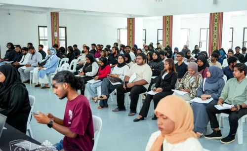 އިމިގްރޭޝަނުގެ 70 ވަޒީފާއަށް 600 އަށްވުރެ ގިނަ މީހުން ކުރިމަތިލައިފި!